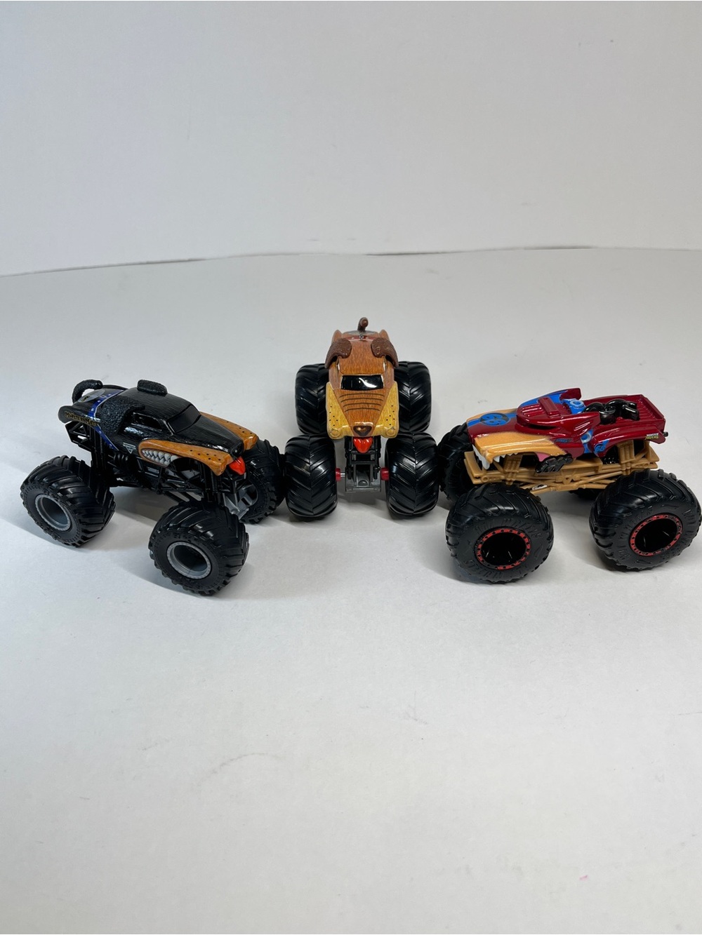 Monster Jam Truck Dog Lot Hot Wheels 1:64 Loose Beast Bashers Mutt Rottweiler